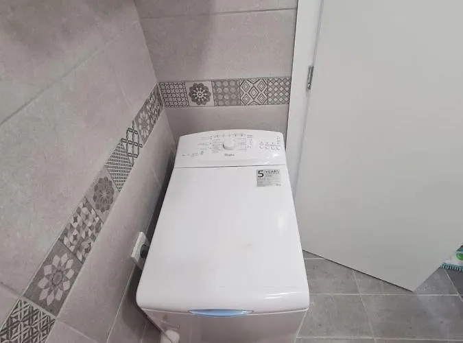 Casa Di Elsa, Lambi, Cos